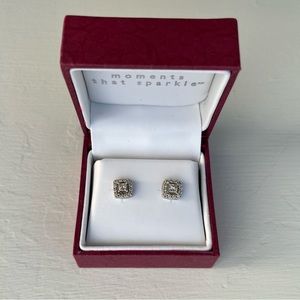 {Helzberg} diamond studs